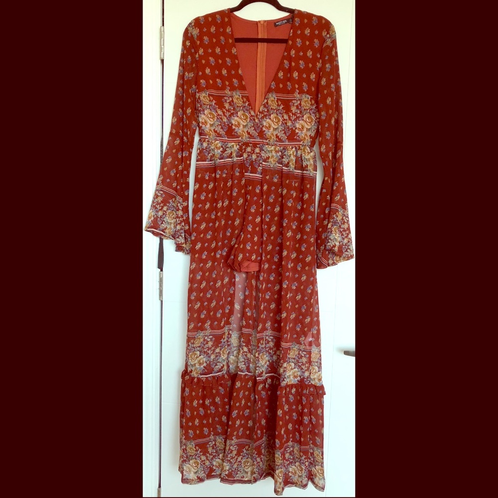 Bell sleeve border surplus neck flasher dress